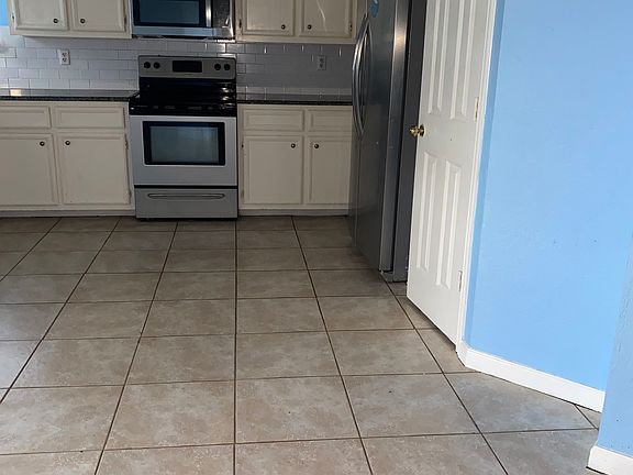4th image of 3201 Woodrow Dr