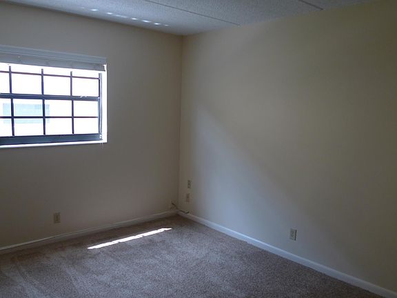 5th image of 324 Southwind Dr APT 14