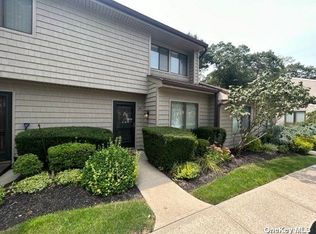 46 Stanford Ct, Wantagh, NY 11793