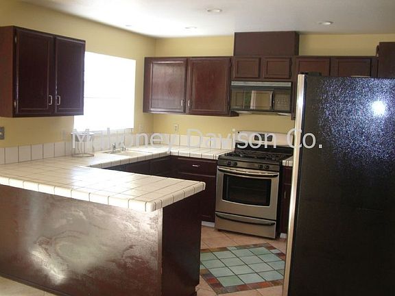 4th image of 1420 Morning Glory Dr