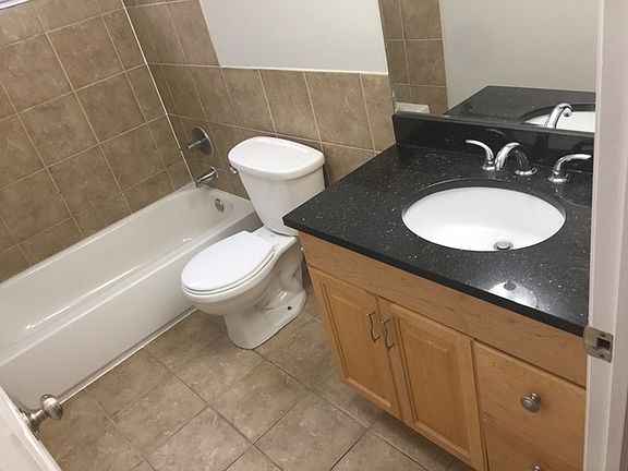 4th image of 1415 W Pratt Blvd APT 106