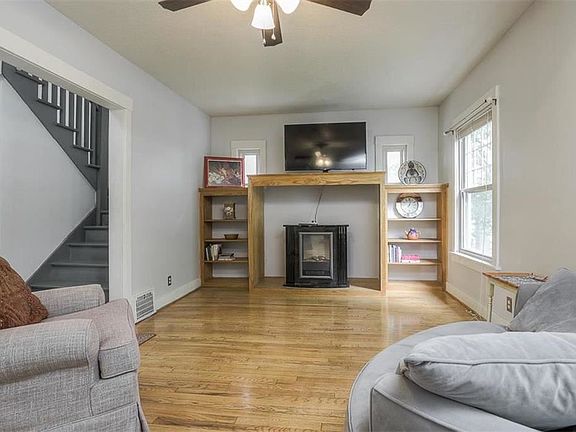 3rd image of 3626 Jefferson St