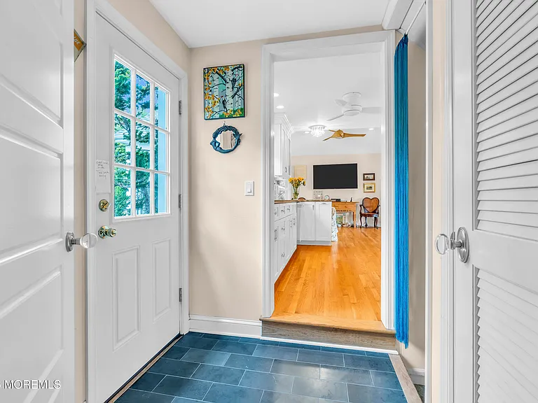 67 N Farragut Ave — Photo 32