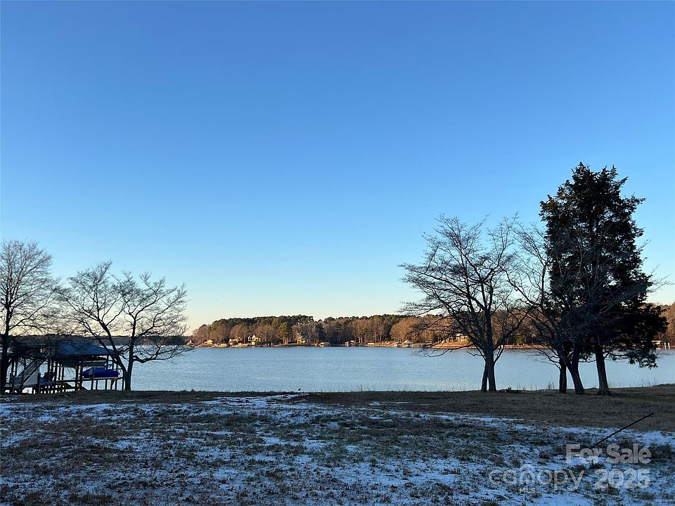 2nd image of 204 Balmoral Dr