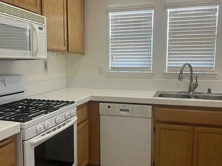 516 Adina Way — Photo 4