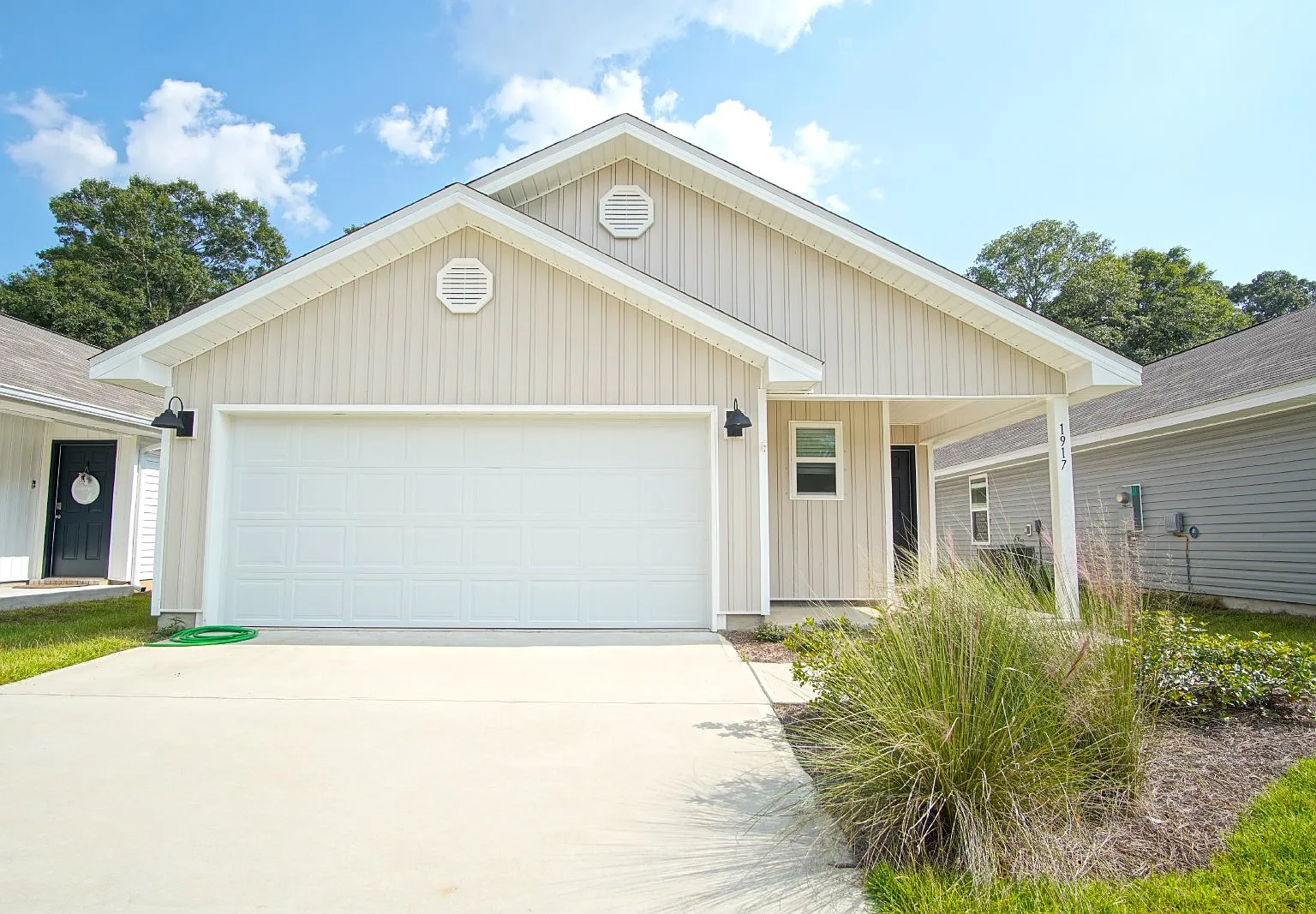 3 bed, 2.0 bath, 1611 sqft, $1,975 — Photo 2