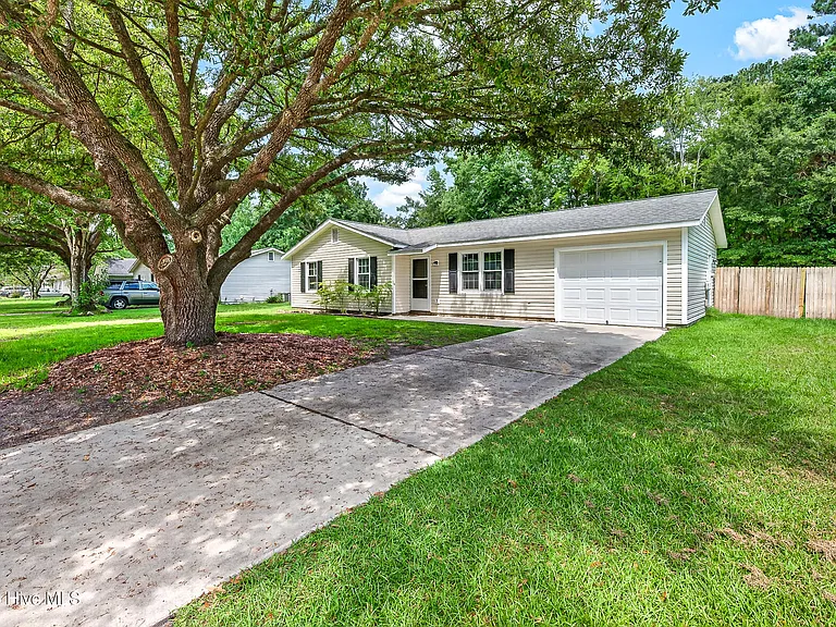 509 Redwood Pl — Photo 2