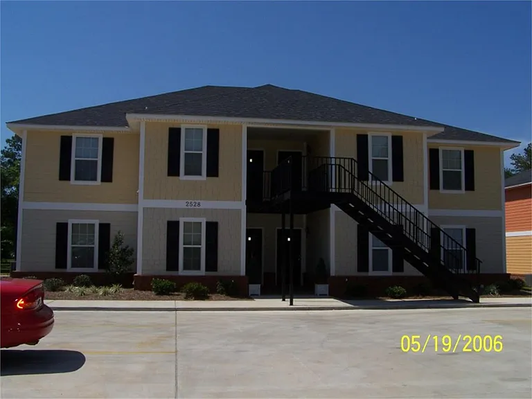 2528 Hilltop Dr #3 — Photo 2