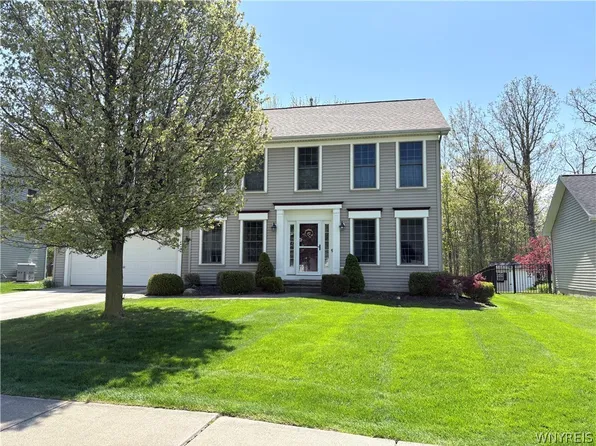 2314 Winterberry Dr, Lake View, NY 14085