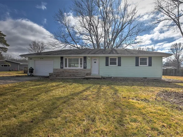 515 E Walnut St, Mt Zion, IL 62549