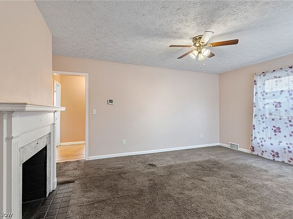 5th image of 14313 Montrose Ave