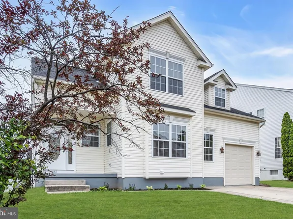 135 Nathan Hale Dr, Deptford, NJ 08096