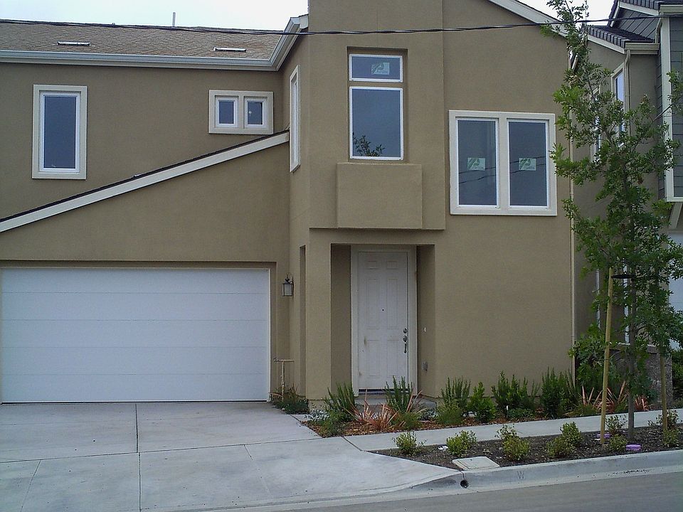 2nd image of 332 Jacquelyn Ln
