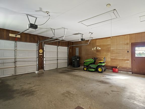 4th image of 126 Robin Hood Rd