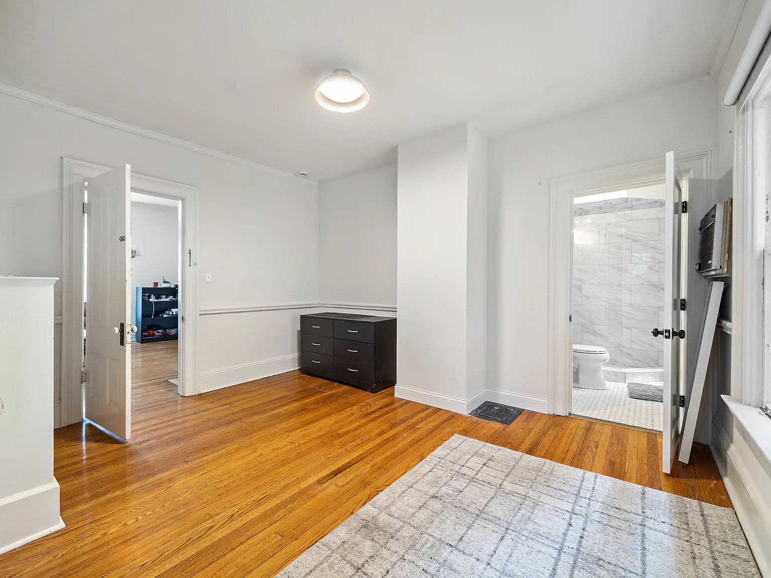 1906 Orrington Ave — Photo 4