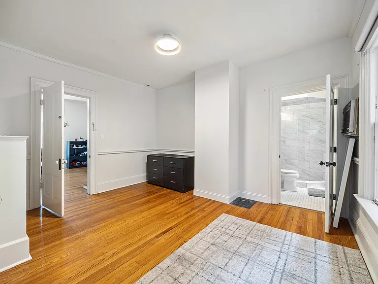1906 Orrington Ave — Photo 4