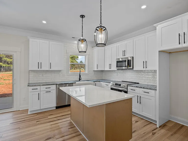387 Lake Farm Dr — Photo 5