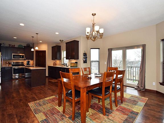3rd image of 421 Chapel Hill Dr