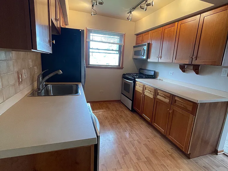 10743-10749 S Pulaski Rd #15 — Photo 3