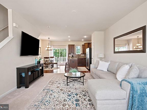 3rd image of 11747 Sunningdale Pl