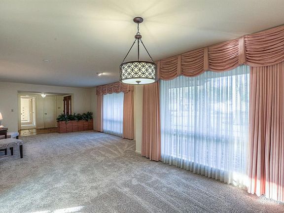 5th image of 2101 N Galveston Ave