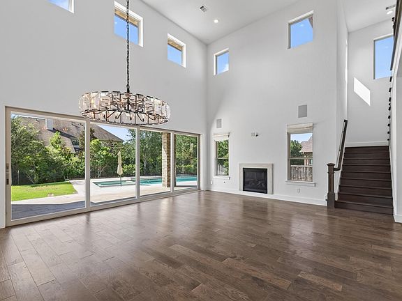 3rd image of 7 Rockspray Pl