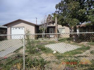 221 W 15th Pl, Delano, CA 93215