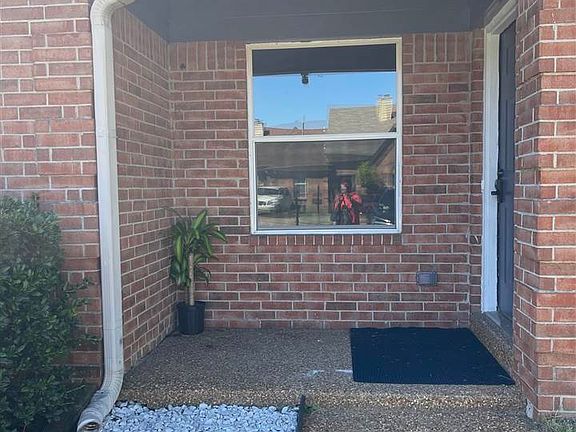2nd image of 4141 Meadow Heath Ln