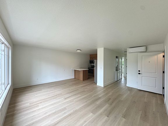3rd image of 10701 NE 59th St APT E