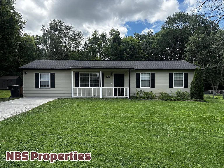3216 Deer Lake Dr — Photo 2