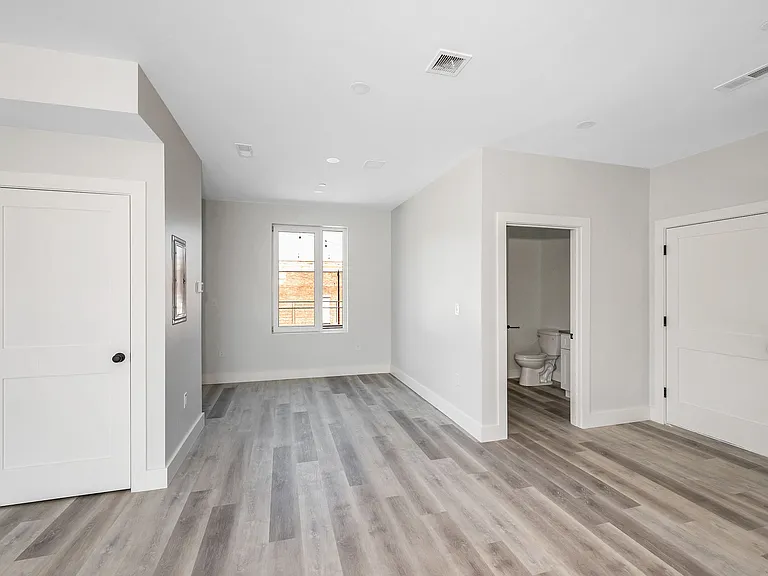 1 Lafayette Sq #401 — Photo 8