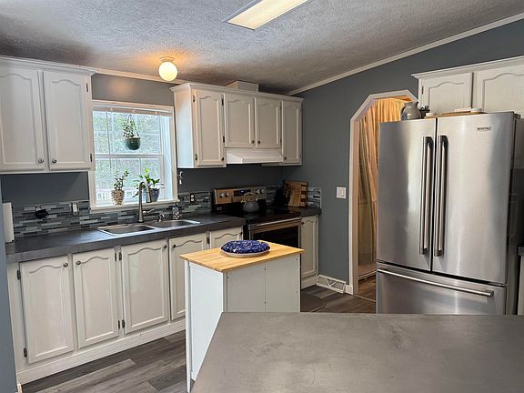 3rd image of 85 Breezy Acres Drive