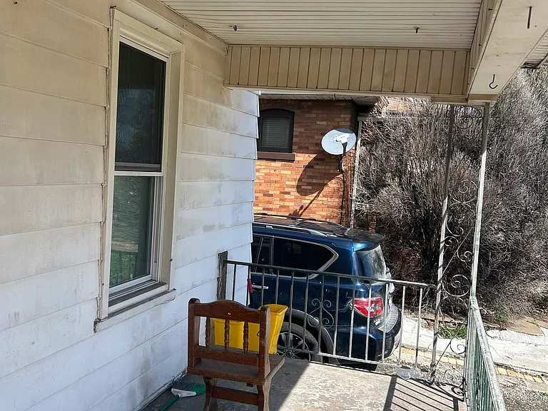 2345 Iowa St — Photo 48