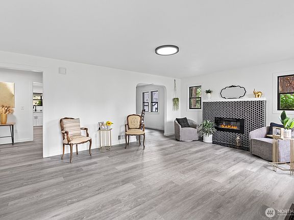 4th image of 2308 84th Street E