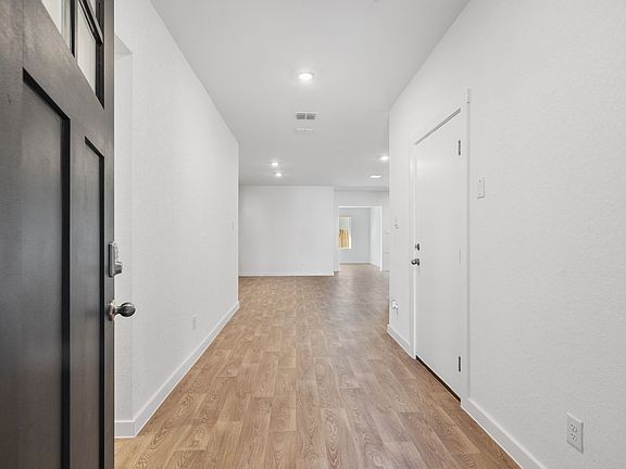3rd image of 646 Grace Ln
