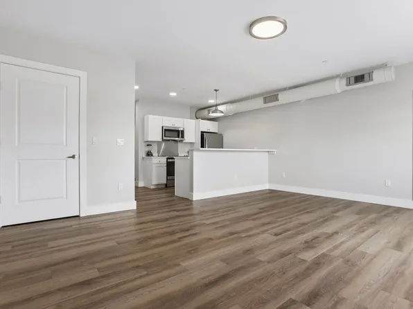 256 Captain Thomas Blvd #210, West Haven, CT 06516