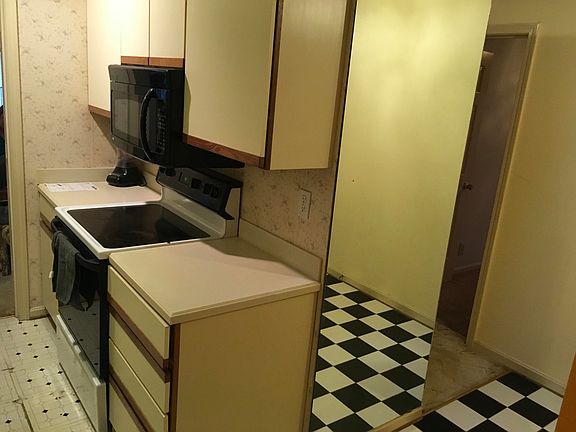 5th image of 312 Donard Park Ave