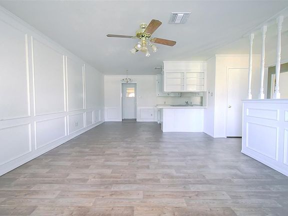 3rd image of 818/820 Sylvia St