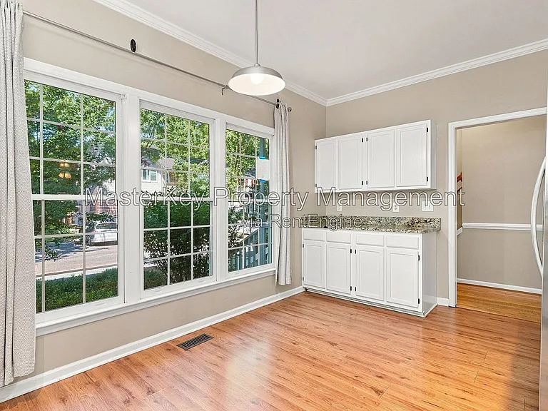 217 Riverwalk Cir — Photo 4
