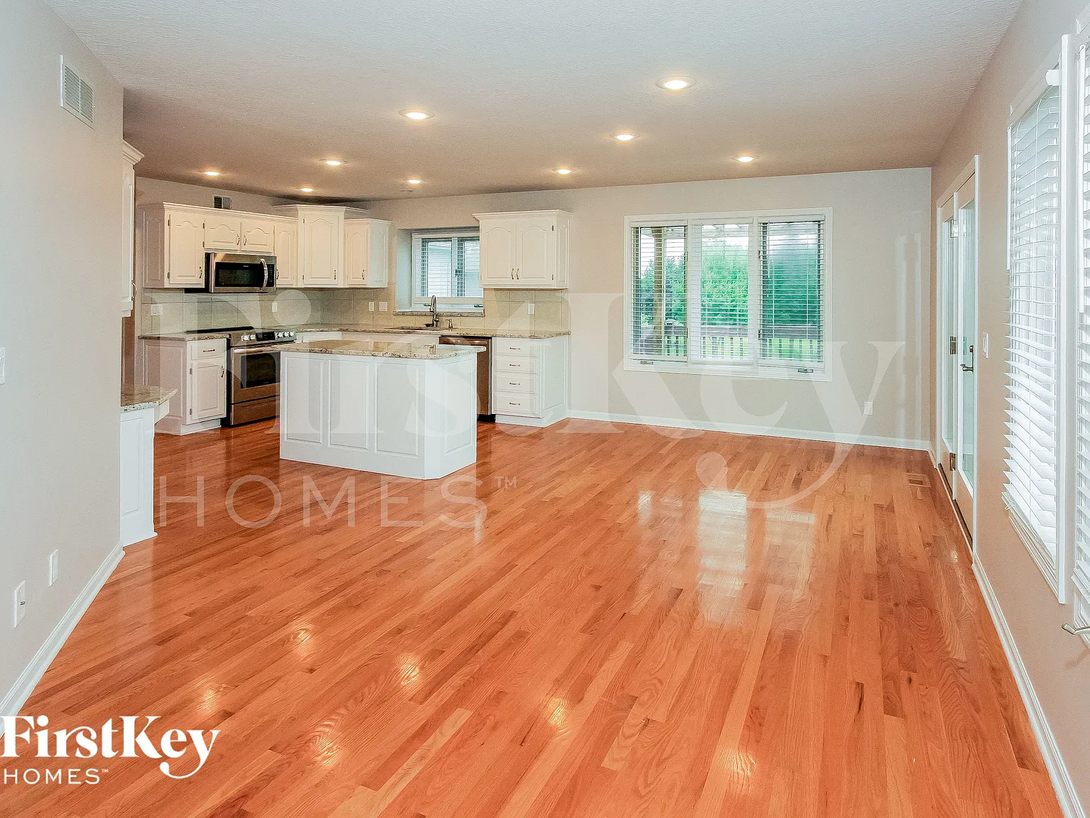 3 bed, 2.5 bath, 3626 sqft, $2,800 — Photo 3