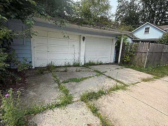 3rd image of 1221 Cass St