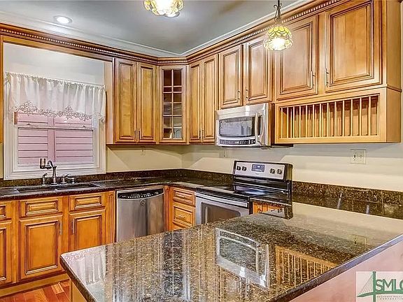 5th image of 637 E Henry St #B
