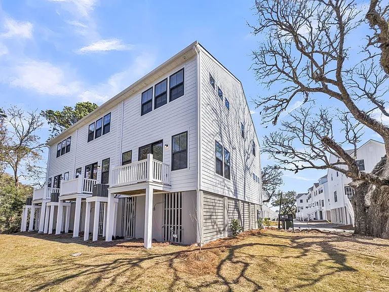 Tides at Park Circle — Photo 13