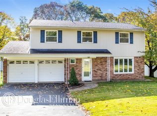 44 Lindron Ave, Smithtown, NY 11787