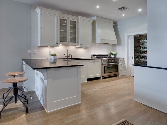 5th image of 25 Carroll St APT 1C