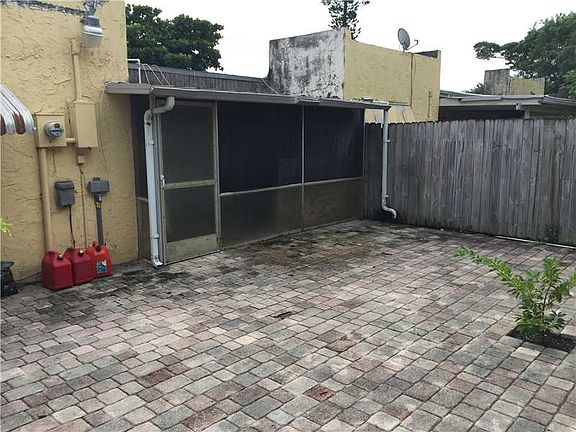 3rd image of 4333 SW 3rd Ave