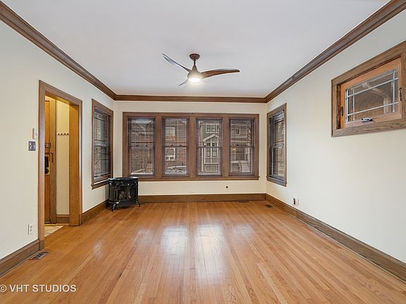 4th image of 3655 N Artesian Ave
