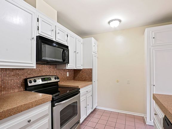 3rd image of 6225 Canterbury Dr Unit 209