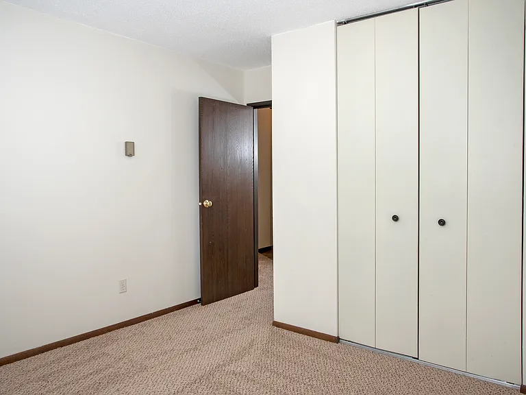Laurel Place Apartments — Photo 16