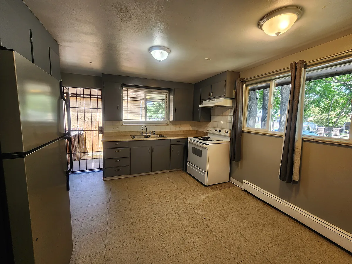 Building Photo - 1753 Clinton St #1